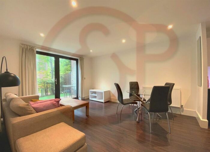 3 Bedroom Maisonette To Rent In Axio Way, Bow, E3
