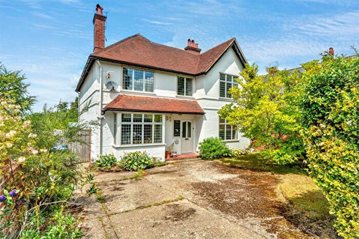 4 Bedroom Detached House To Rent In Beacon Hill Road, Hindhead, Surrey, GU26
