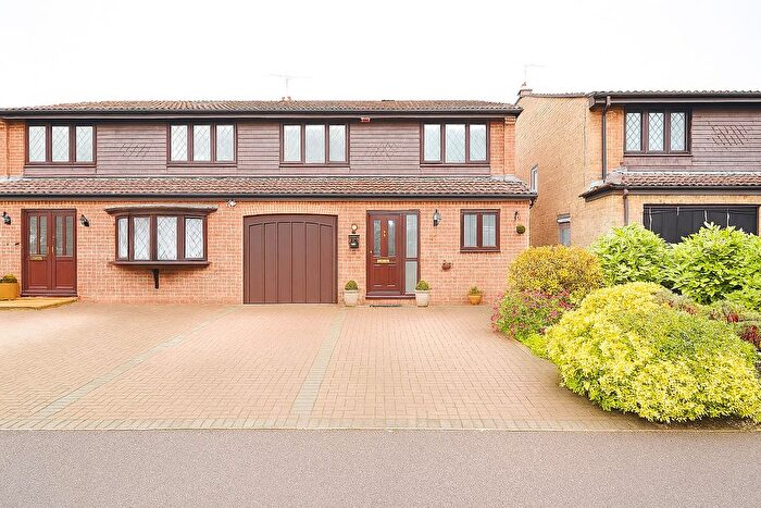 3 Bedroom Property To Rent In Millstone Close, Dartford, DA4