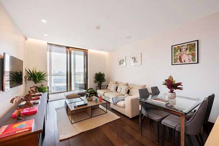 2 Bedroom Flat To Rent In Kings Gate Walk, London, SW1E