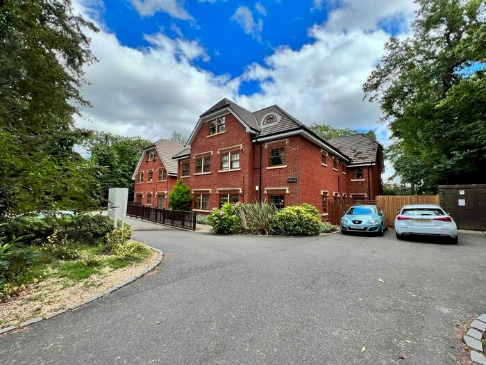 2 Bedroom Flat To Rent In Upper Chobham Road, Camberley, GU15