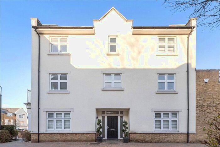 4 Bedroom Property To Rent In Emerald Square, Roehampton, SW15