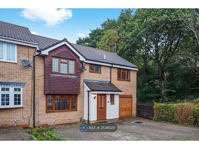 4 Bedroom Semi-Detached House To Rent In Grovedale Close, Hertsfordshire, EN7