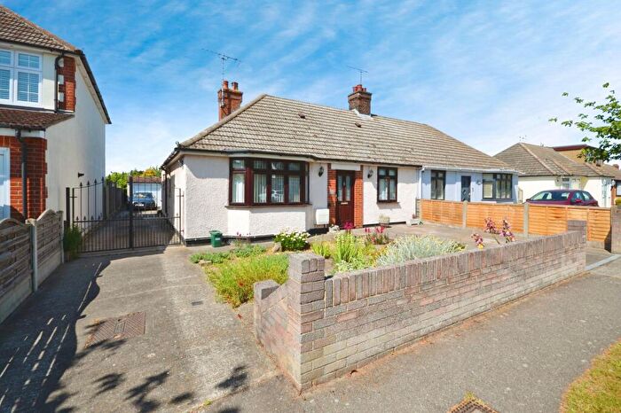 2 Bedroom Semi-Detached Bungalow For Sale In Long Lane, Grays, RM16