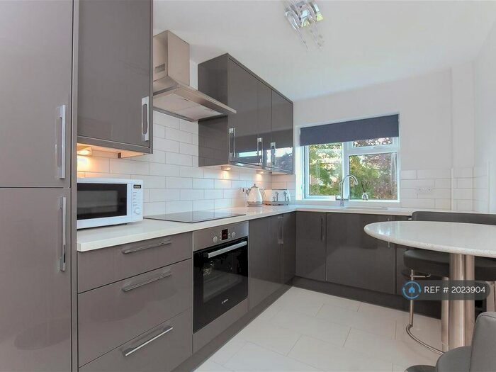 1 Bedroom Flat To Rent In Suffolk Close, Slough, SL1