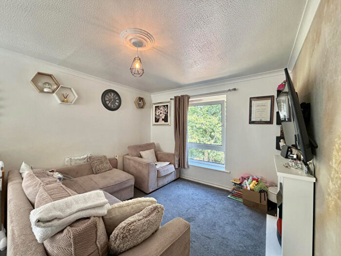 2 Bedroom Apartment For Sale In Hasler Road, Canford Heath, Poole, BH17 - Photo 3
