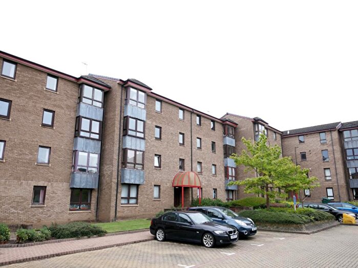 3 Bedroom Flat To Rent In Sienna Gardens, Newington, Edinburgh, EH9