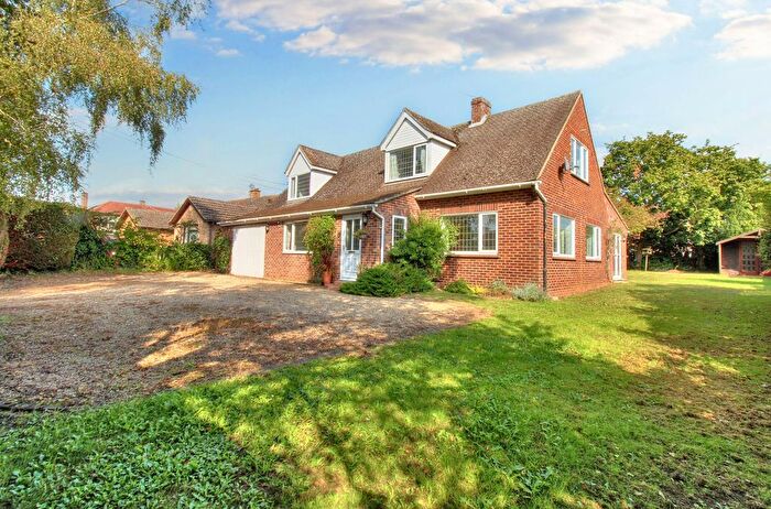 3 Bedroom Chalet To Rent In Through Duncans, Woodbridge, IP12