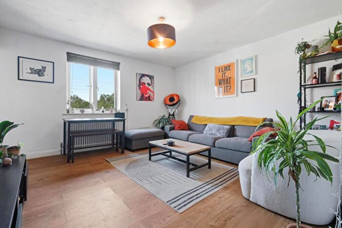 2 Bedroom Flat For Sale In Grange Park Road, Leyton, E10