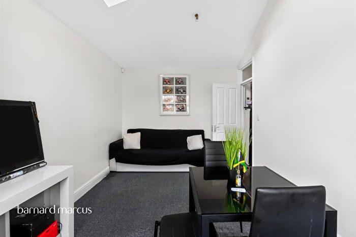 1 Bedroom Flat For Sale In Bird In Bush Road, London, SE15