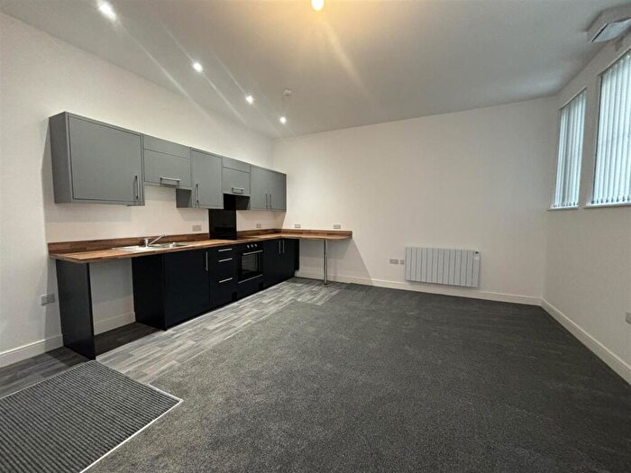 2 Bedroom Apartment To Rent In Chapel Lane, Hull, HU1