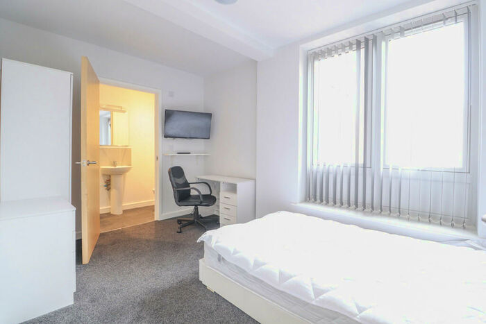 3 Bedroom Flat To Rent In Phoenix Halls, CV1