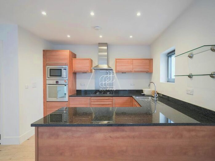 2 Bedroom Flat To Rent In Ellesmere Court, London, SW10