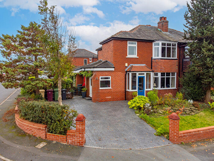 3 Bedroom Semi-Detached House For Sale In Corrie Drive, Kearsley, BL4