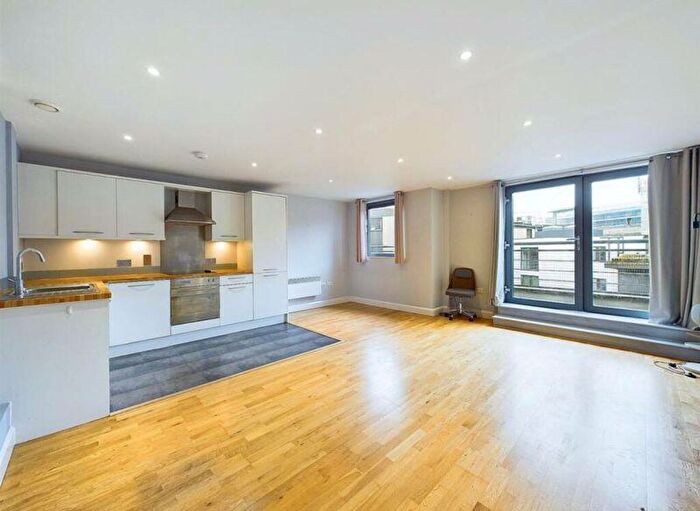 2 Bedroom Apartment To Rent In King Square Avenue, Bristol, BS2