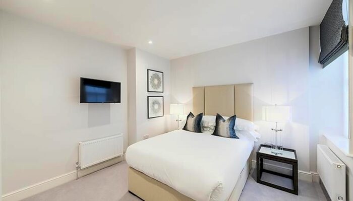 3 Bedroom Flat To Rent In King Street, London, W6