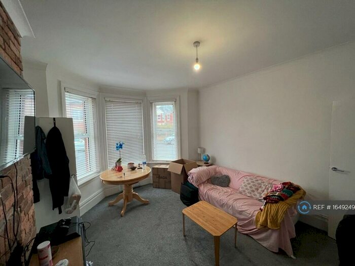 1 Bedroom Flat To Rent In Heron Court Road, Bournemouth, BH3