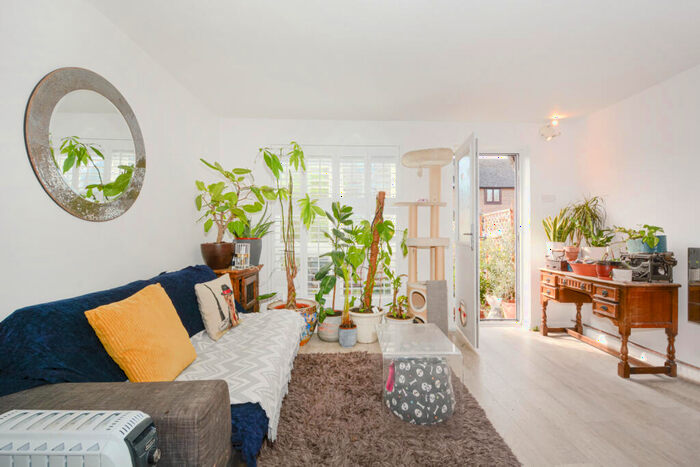 1 Bedroom Flat To Rent In Kinburn Street, Surrey Quays, SE16