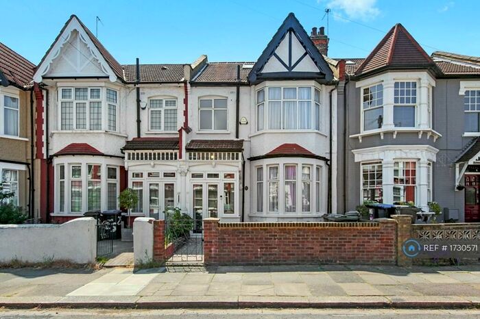 4 Bedroom Detached House To Rent In Melbourne Avenue, London, N13