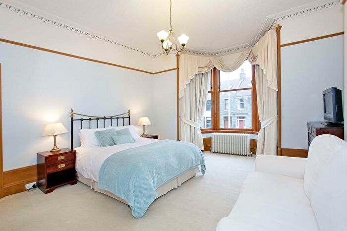 6 Bedroom Terraced House To Rent In Gray Street, Aberdeen, AB10