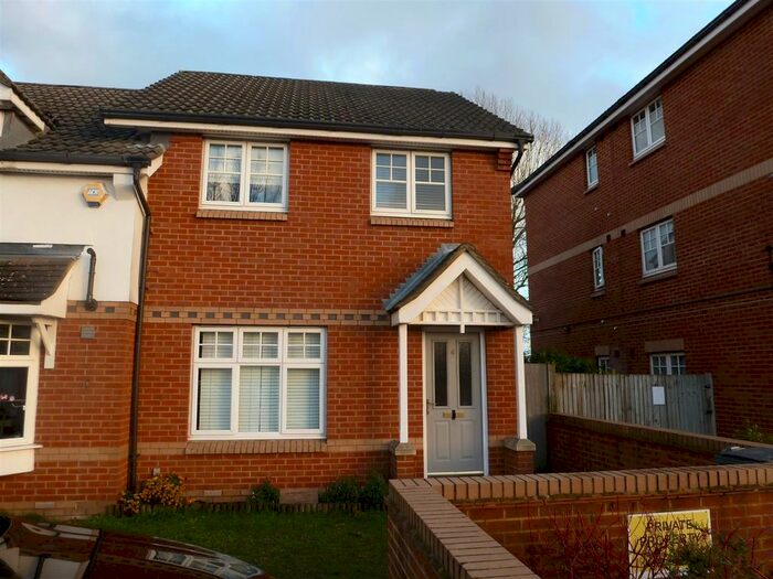 3 Bedroom Detached House To Rent In Chamberlain Gardens, Hounslow, TW3