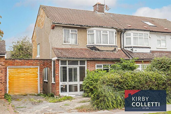 3 Bedroom Semi-Detached House For Sale In Grenville Avenue, Broxbourne, EN10