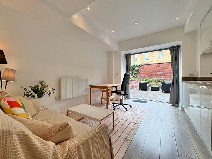 Studio To Rent In Victoria Gardens, Hyde Park, Leeds, LS6