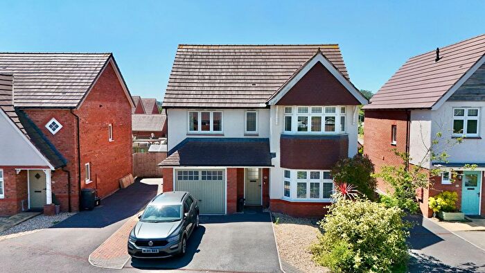 4 Bedroom Detached House For Sale In Robin Way, Kingsteignton, Newton Abbot, TQ12
