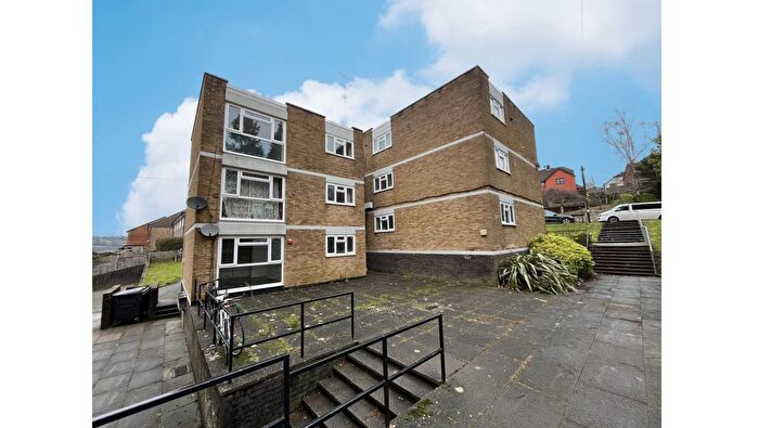 1 Bedroom Flat For Sale In Flat South Terrace, Dorking, Surrey, RH4