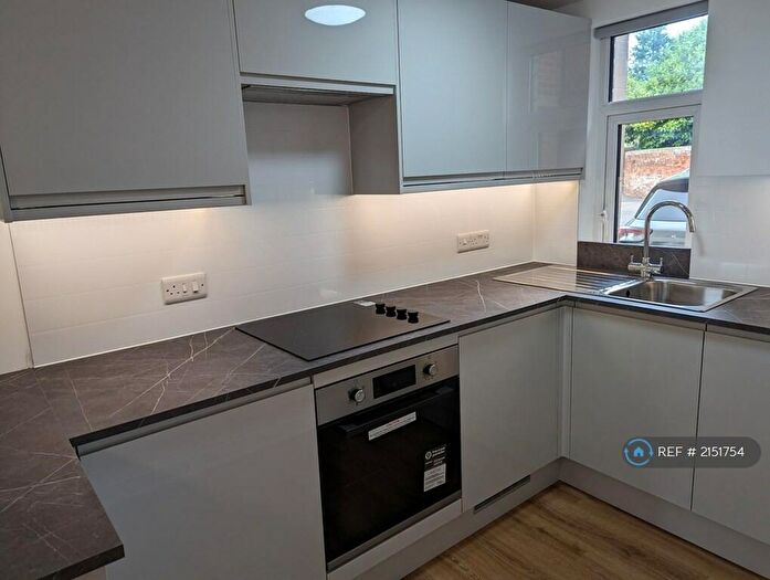 2 Bedroom Flat To Rent In Hawthorn Road, Chippenham, SN15