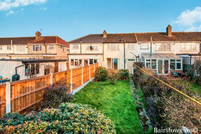 3 Bedroom Property To Rent In Rosebank Avenue, Hornchurch RM12