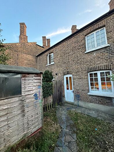 1 Bedroom Cottage To Rent In Off Barkingside High Street, Ilford, IG6