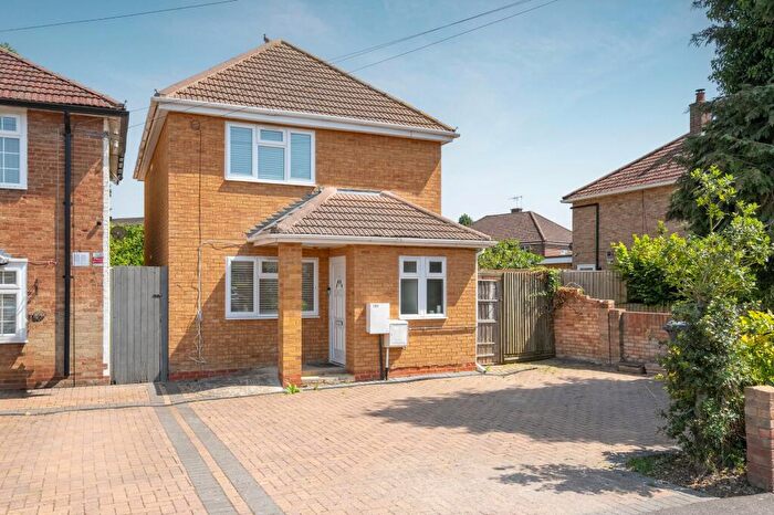 3 Bedroom Detached House For Sale In Smiths Lane, Windsor, SL4