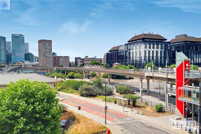 1 Bedroom Flat To Rent In Explorers Court, Newport Avenue, London, E14