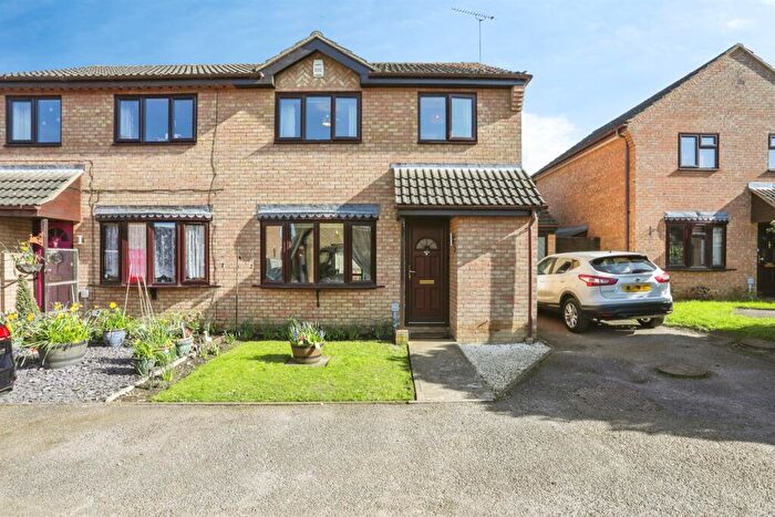 3 Bedroom Semi-Detached House For Sale In Spencer Way, Stowmarket, IP14