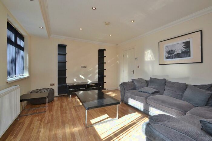 2 Bedroom Flat To Rent In Harrogate Road, Moortown, Leeds, LS17