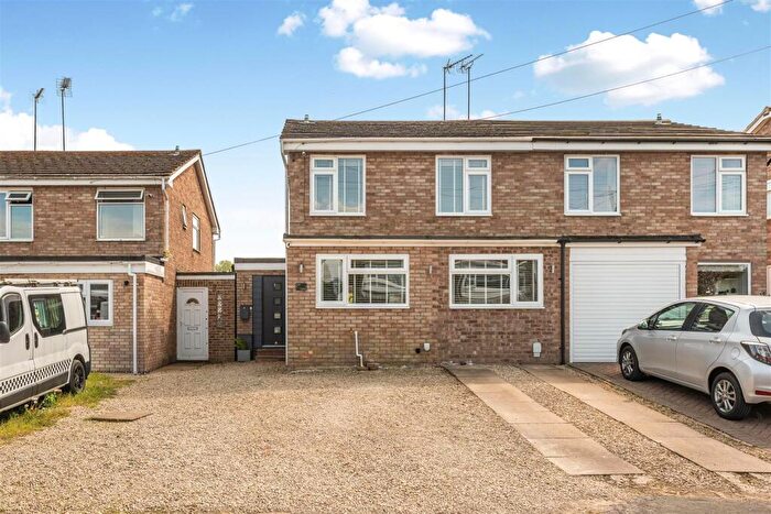 3 Bedroom Semi-Detached House For Sale In Thornhill, Chacombe - Exceptional Interior, OX17