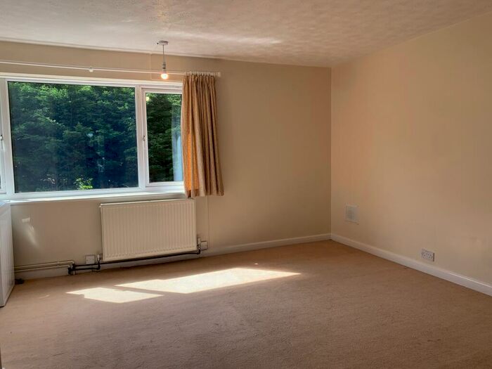 1 Bedroom Flat To Rent In Thackeray Court, Portswood, SO17