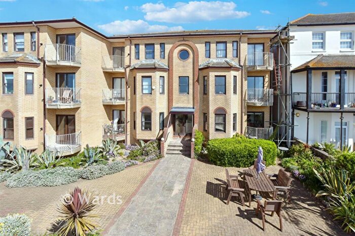 2 Bedroom Flat For Sale In Marine Parade, Hythe, Kent, CT21