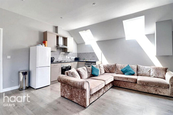3 Bedroom Flat To Rent In River View, Grays, RM16