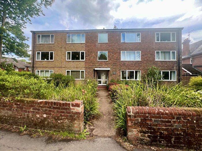 2 Bedroom Flat To Rent In Robin Court Northlands Road, SO15