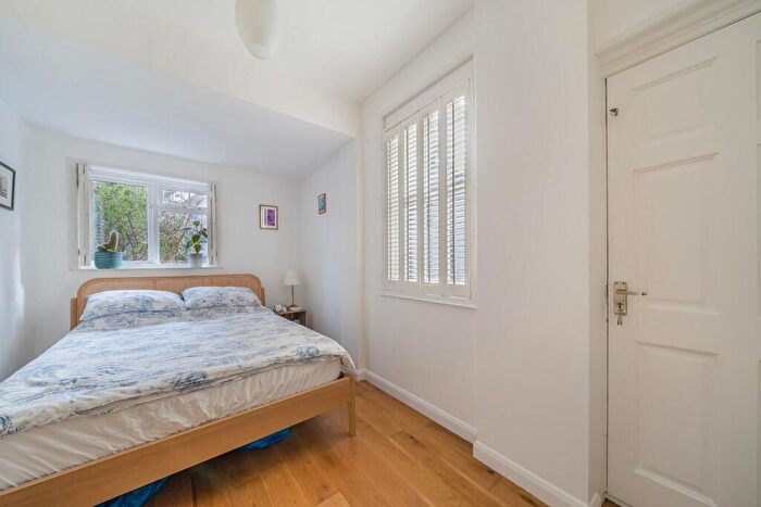 2 Bedroom Flat For Sale In Northwood Road, Highgate, N6