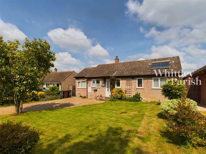 3 Bedroom Bungalow For Sale In Orchard Crescent, Great Moulton, Norwich, NR15