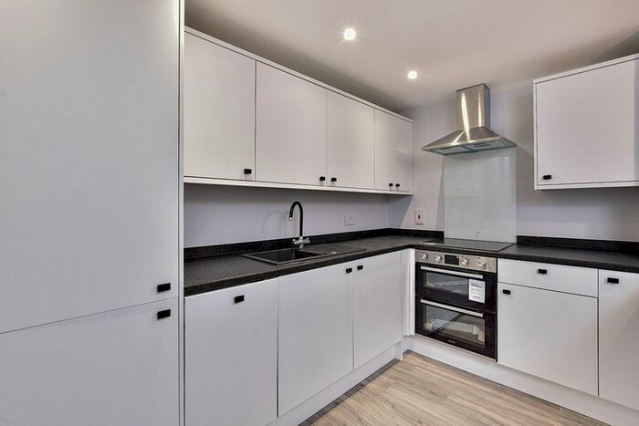 1 Bedroom Flat To Rent In Bank Street, Tonbridge, Kent, TN9