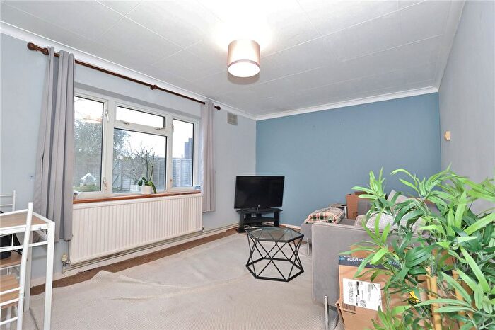 2 Bedroom Maisonette To Rent In Englefield Road, Knaphill, Woking, Surrey, GU21