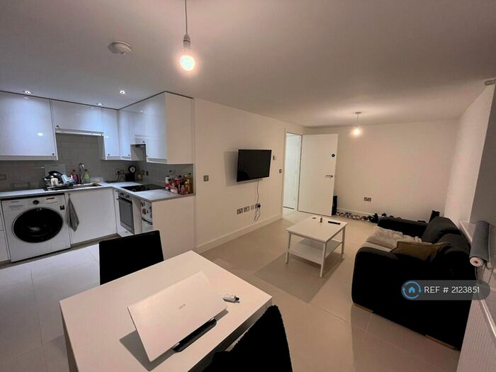 2 Bedroom Flat To Rent In Clarendon Road, Leeds, LS2