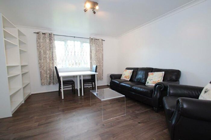 2 Bedroom Flat To Rent In John Silkin Lane, SE8