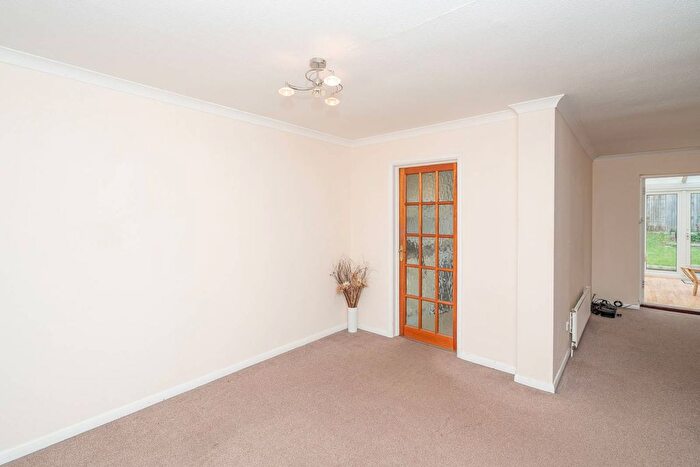 3 Bedroom Terraced House For Sale In Peregrine Close, Watford, WD25