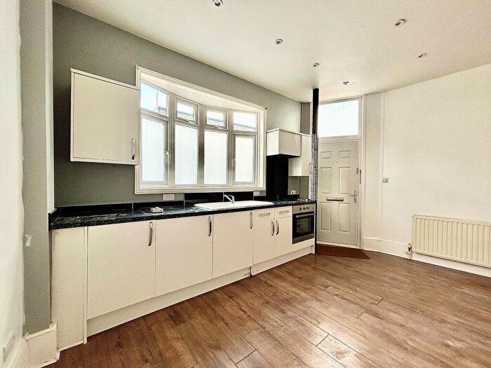 2 Bedroom Flat To Rent In Blackhorse Lane, Walthamstow, E17