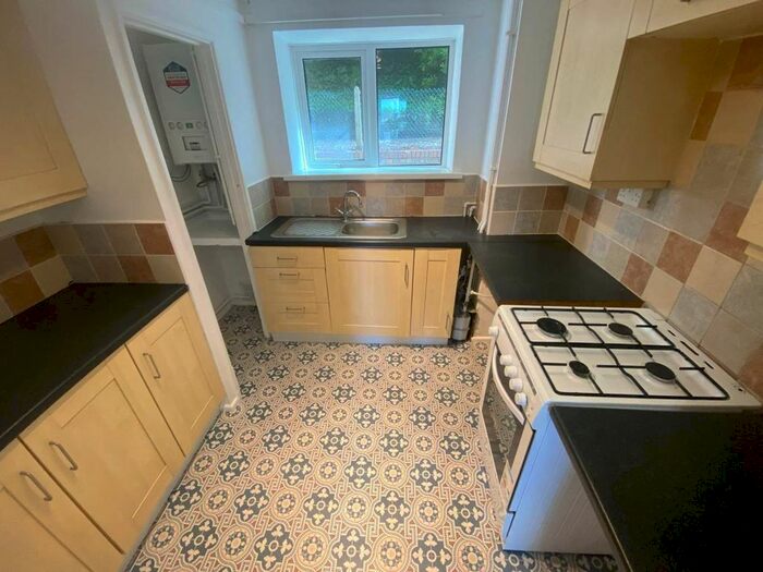 2 Bedroom Flat To Rent In Penlan Crescent, Uplands, Swansea, SA2